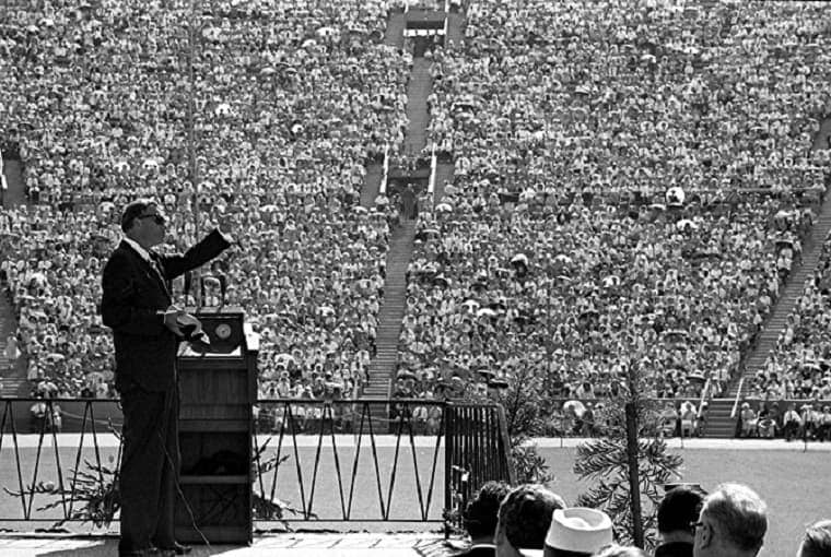 Billy Graham preaching - faithful living